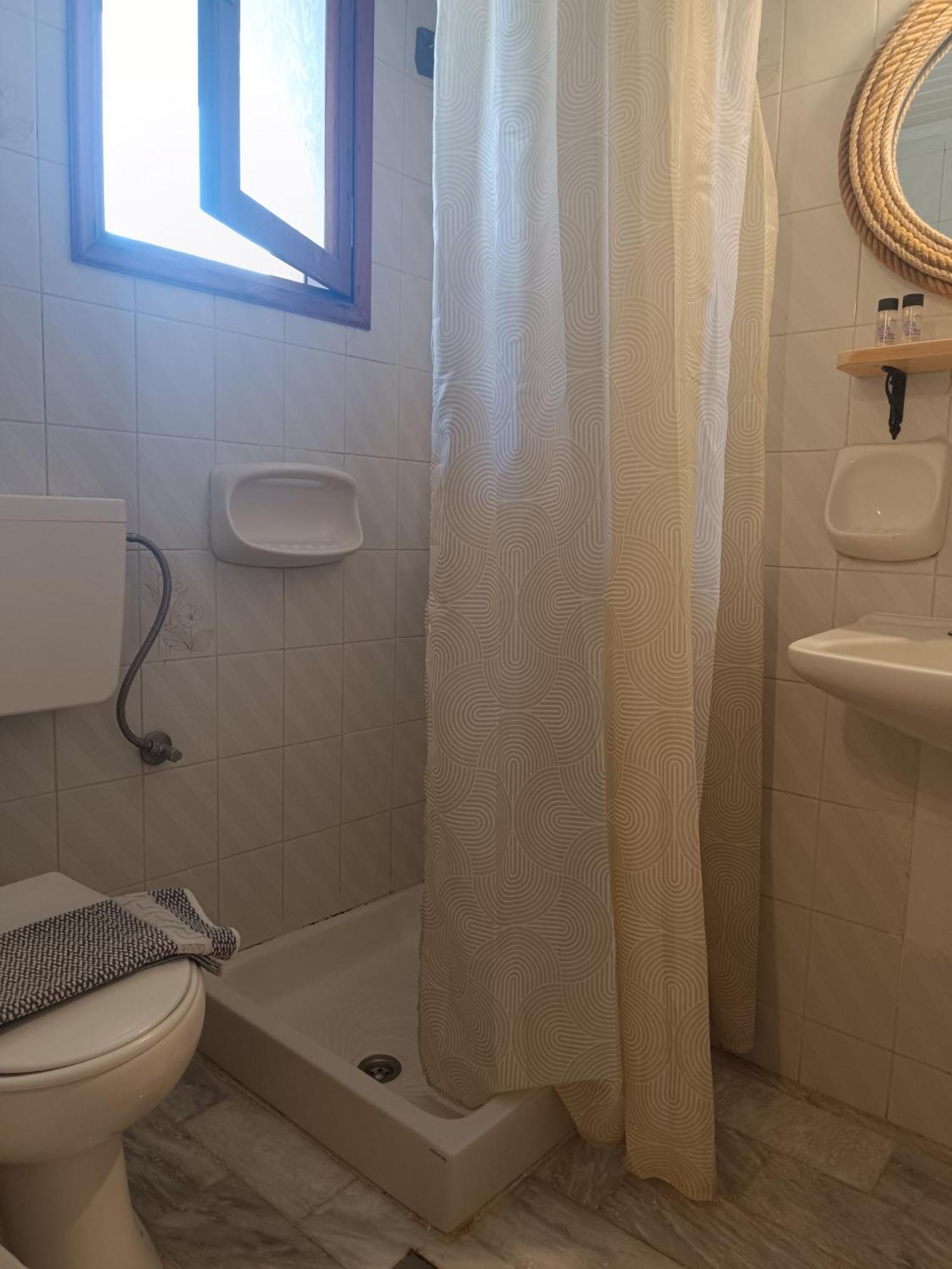 Athina Studio Apartments Kerveli Pokoj fotografie