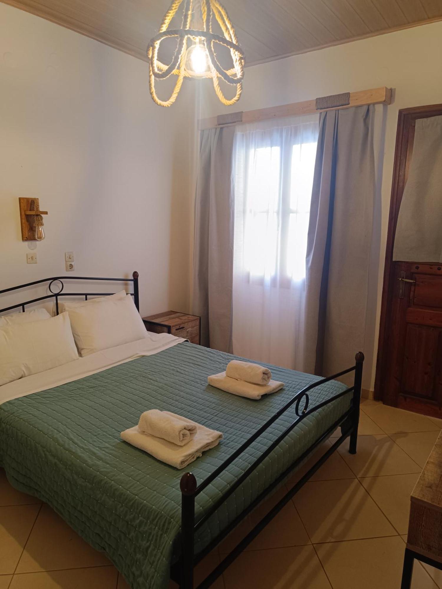 Athina Studio Apartments Kerveli Pokoj fotografie