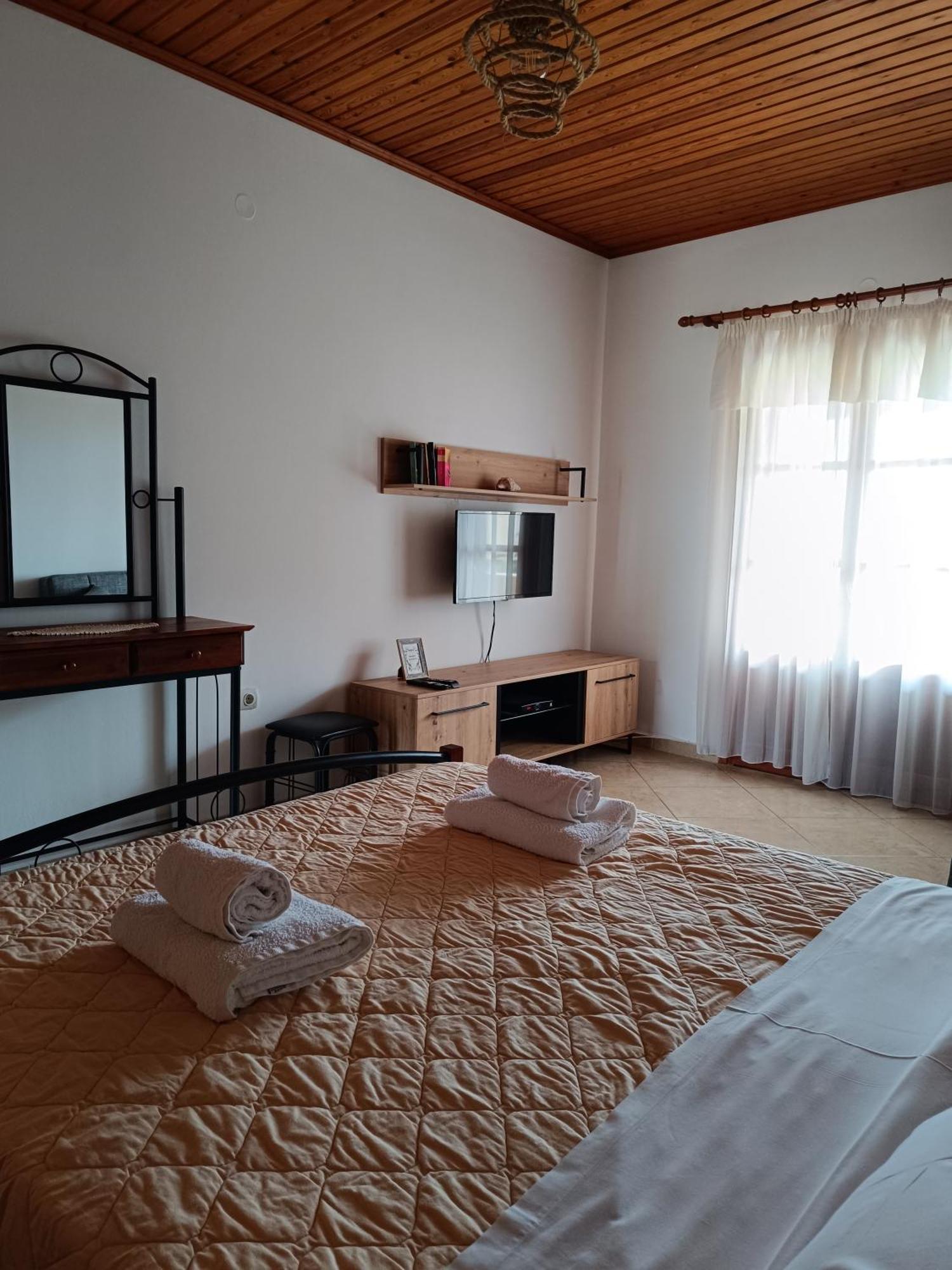 Athina Studio Apartments Kerveli Pokoj fotografie