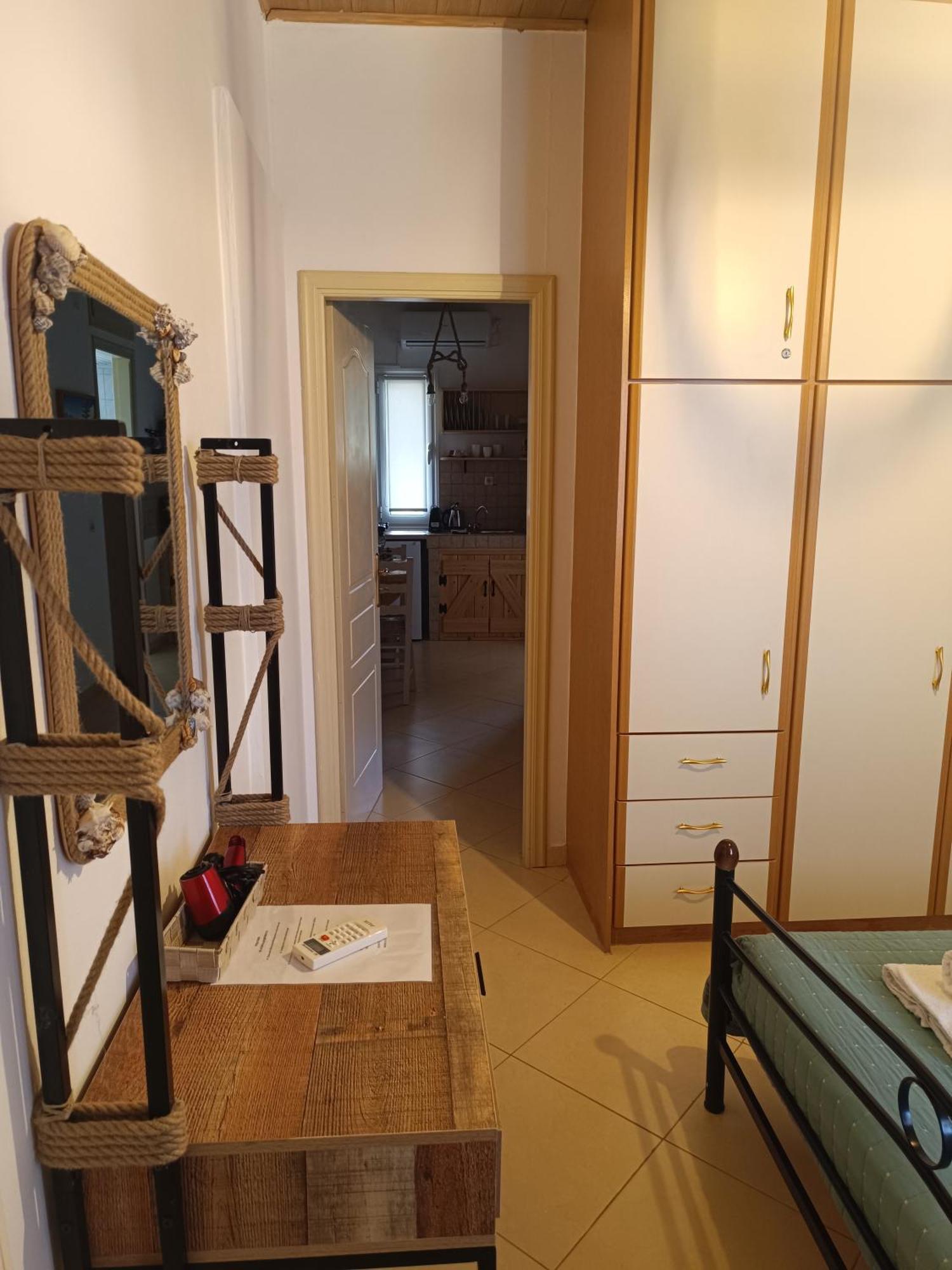 Athina Studio Apartments Kerveli Pokoj fotografie